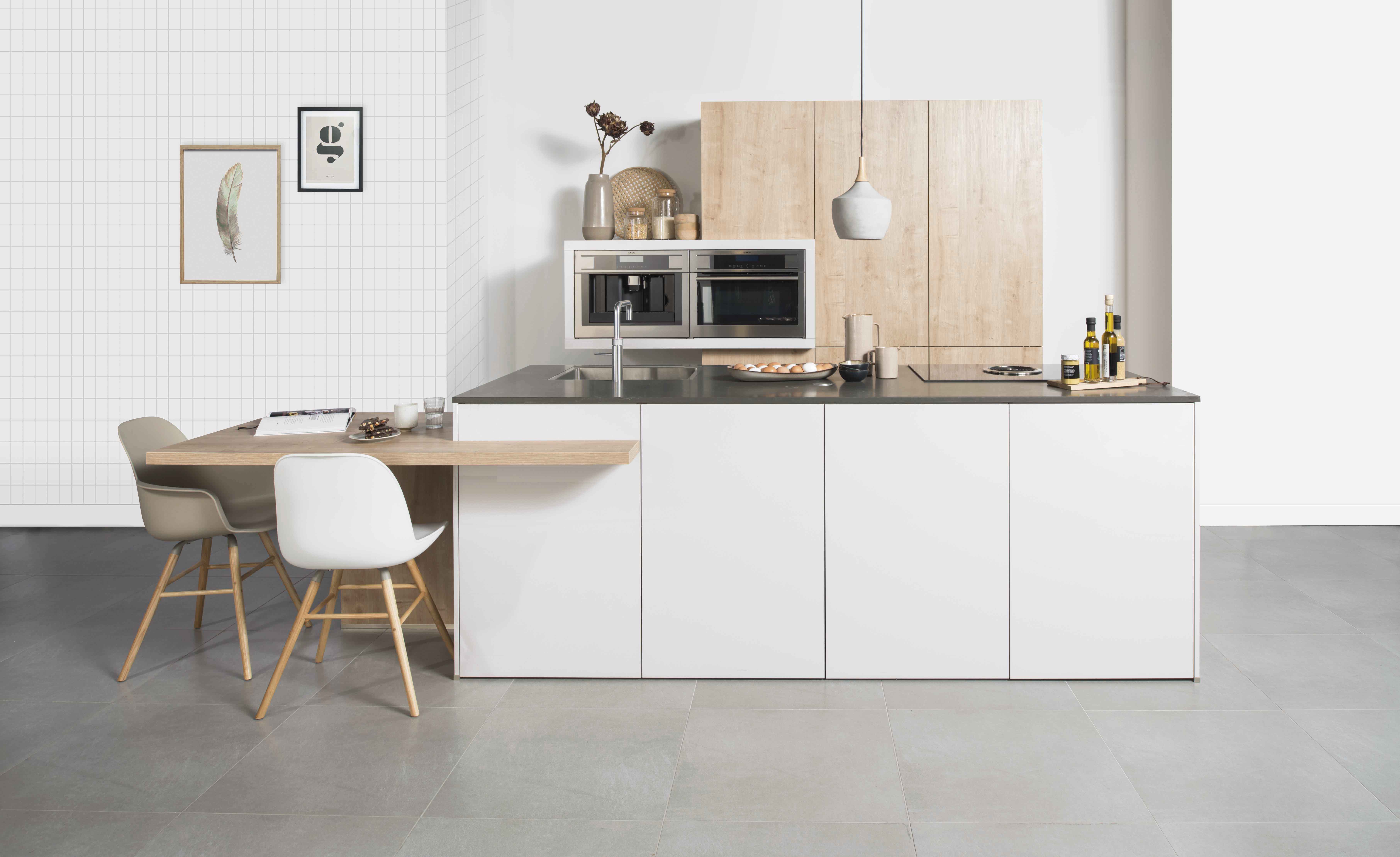 pariteit heerlijkheid middag Witte keukens met hout | Grando Keukens